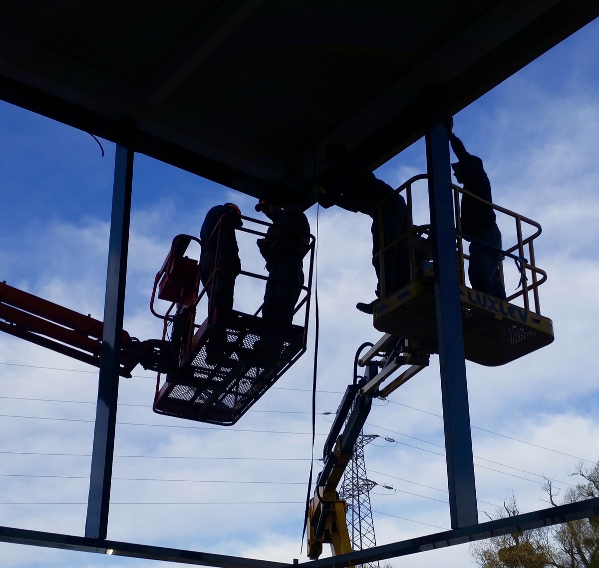 Montage de la facade en métal