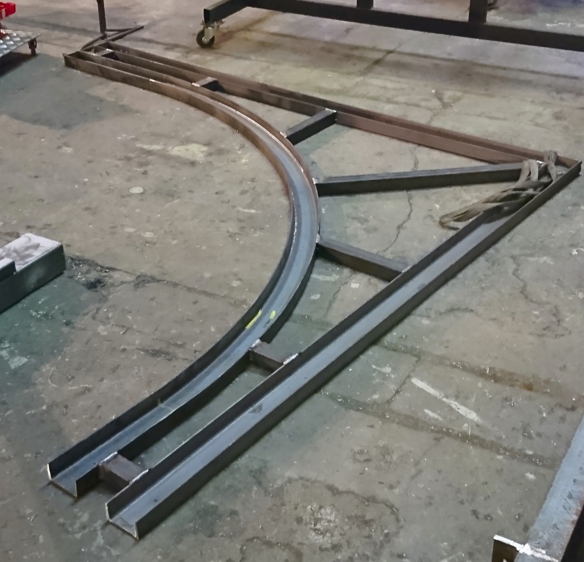 Pièce d'une terrasse en acier laqué